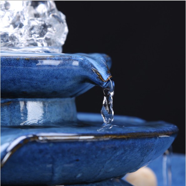 Đài phun nước có bóng thủy tinh phát sáng bày trí phong thủy