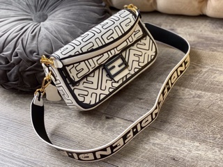 Túi Fendi Baguette Fullbox