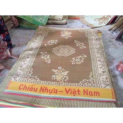 Chiếu nhựa tiện dụng gấp gọn đủ cỡ nằm văn phòng trải ăn cơm bày cỗ đủ cỡ hàng Việt Nam