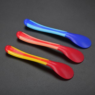 Thìa báo nóng cảm ứng nhiệt cho bé