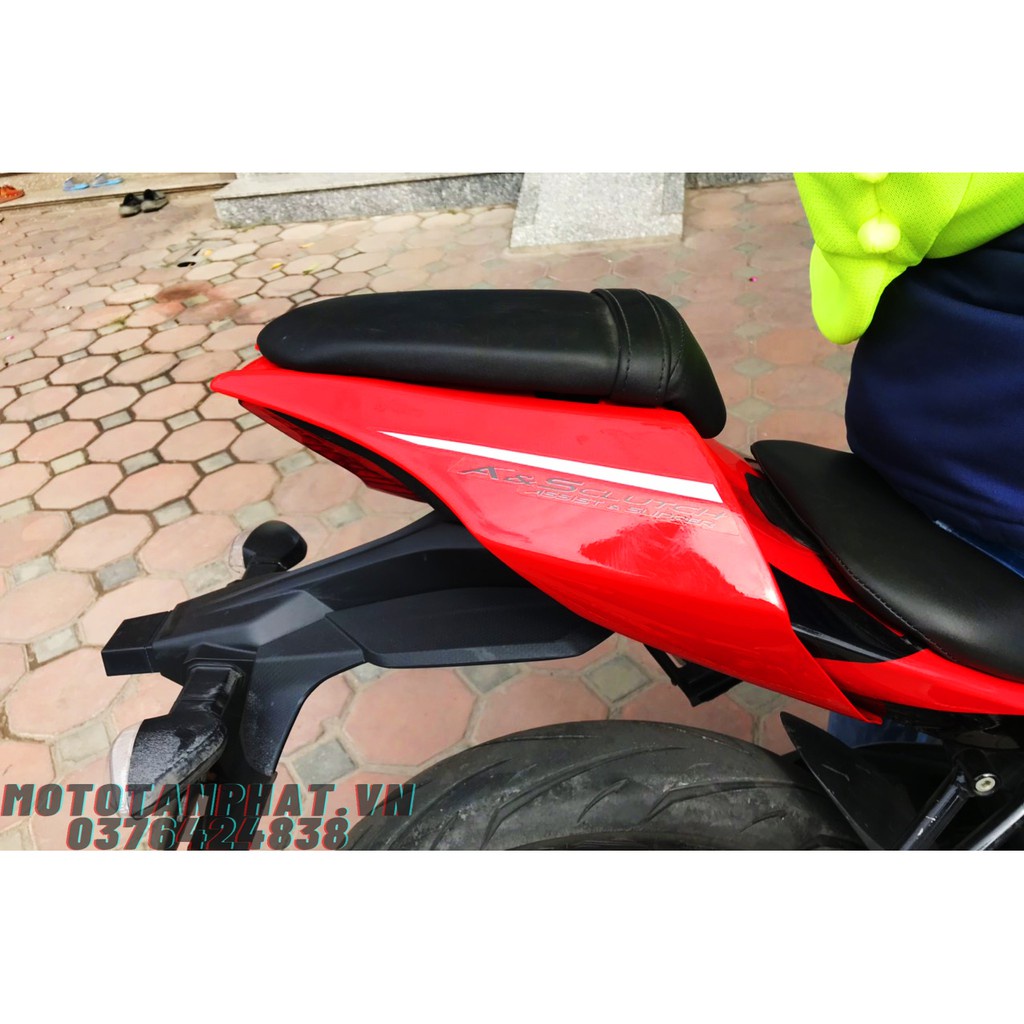 Ốp đuôi kiểu r1 liền khối GSX 150 lắp như zin.