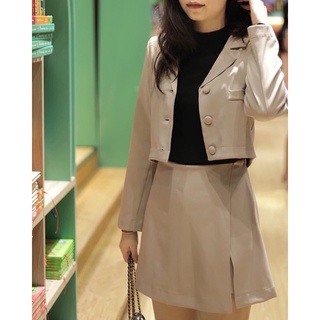 Bộ vest lửng màu be Ruchan