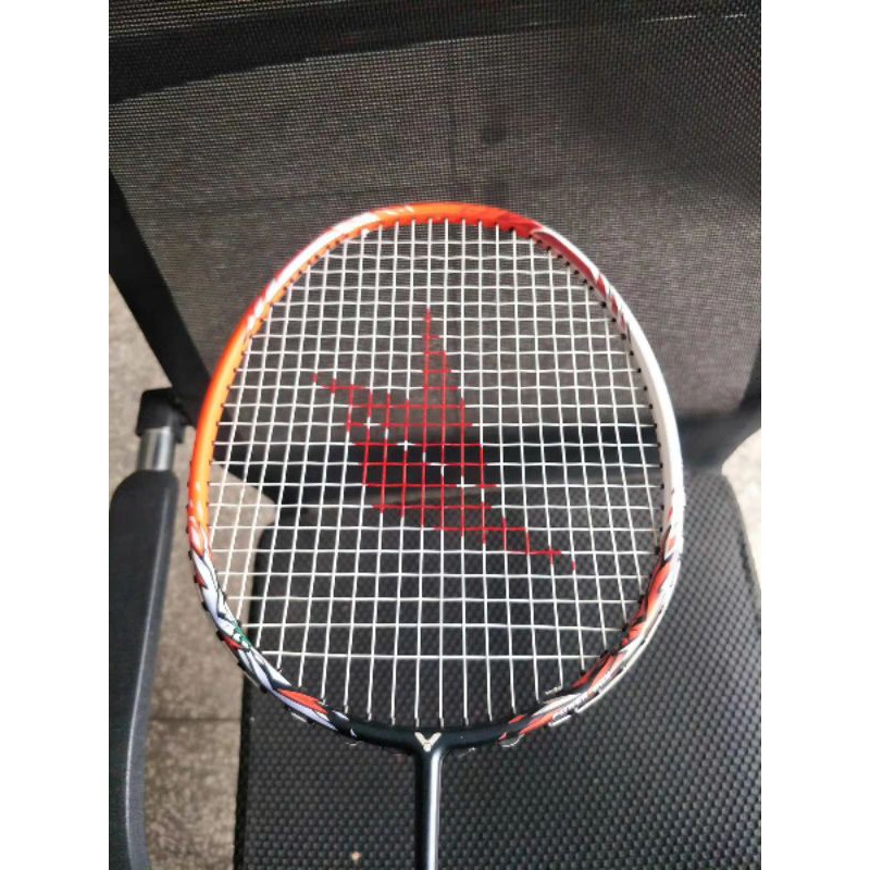 Miếng logo hãng cầu lông Victor. Lining. Yonex. Lindan tặng 1 bút tô màu đen