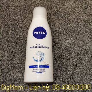Sữa rửa mặt kiêm tẩy trang Nivea Vitamin E
