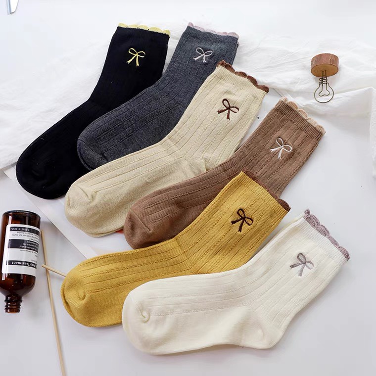 Tất Vớ Dài Nữ Thêu Hình Nơ dễ thương, dịu dàng, chất vải cotton co giãn thấm hút tốt