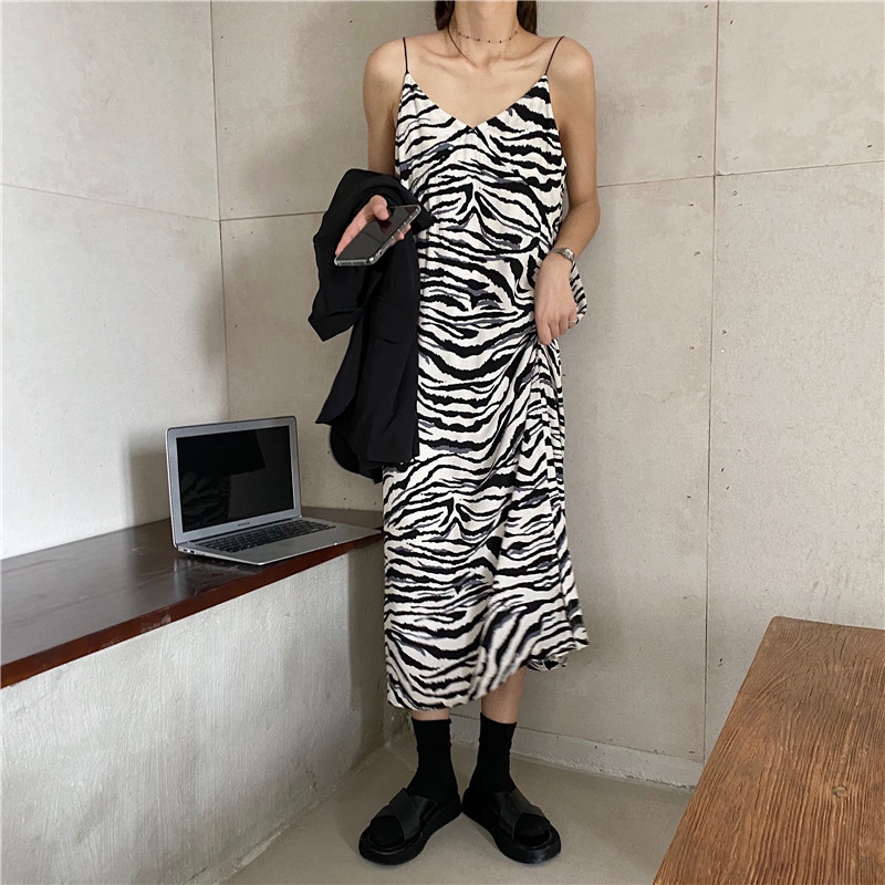 Đầm Hai Dây Cổ Chữ V Họa Tiết Ngựa Vằn Phong Cách Pháp Hợp Thời Trang | BigBuy360 - bigbuy360.vn