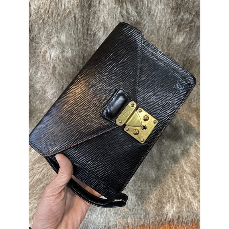 clutch louis vuitton epi authentic