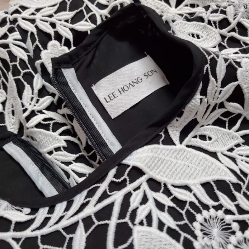 Đầm ren body thiết kế Lee Hoàng Sơn