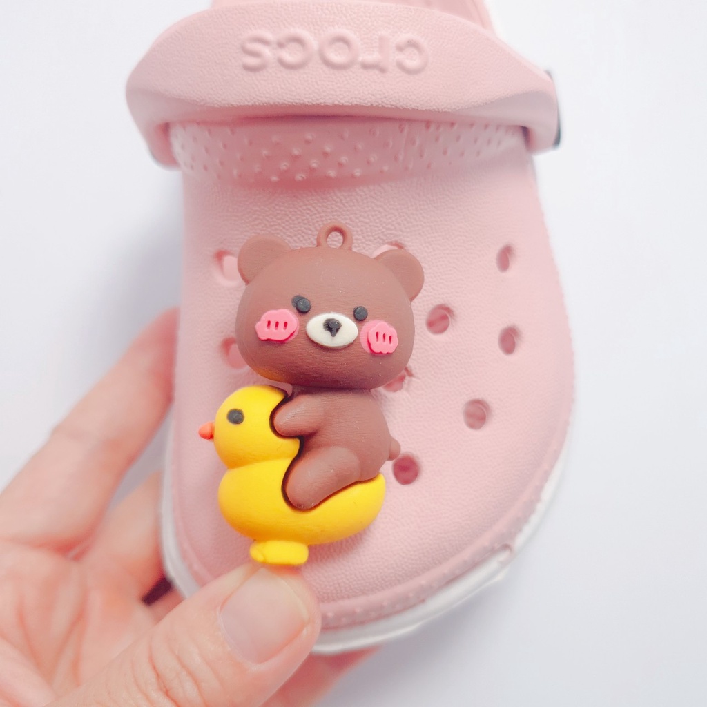 [4D Hoạt Hình] Sticker dán dép cross / nút gắn hkdesign mẫu Heo hồng, Gấu Nâu, Thỏ, Shiba cute 4D TO / BIG / LỚN nhựa