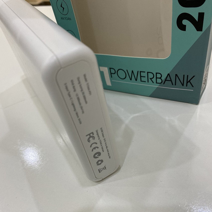 Pin dự phòng 20000 mAh - 3 đầu cắm sạc Type C / Lightning / Micro - Cổng hỗ trợ sạc nhanh - Titan chính hãng