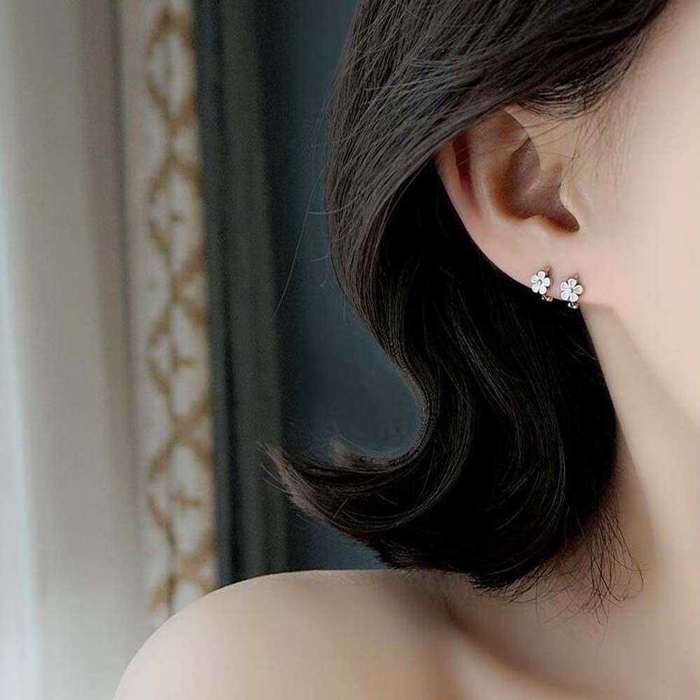 Bông Tai Hình Hoa Cúc Nhỏ Dễ Thương Ngọt Ngào Cho Nữ