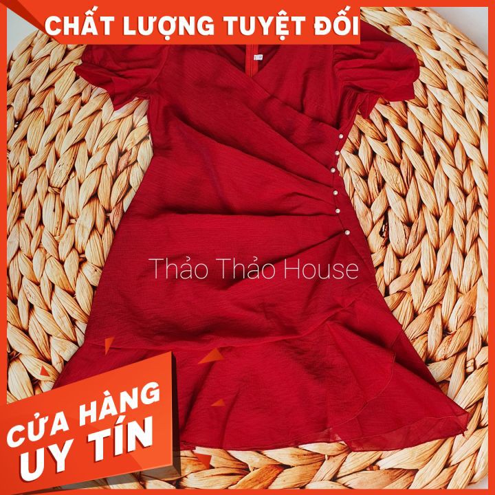 Đầm đỏ xoắn eo 💋SIÊU ĐẸP💋 phối châu bên hông eo tạo điểm nhấn siêu xinh, dáng ôm phía dưới xòe nhẹ...