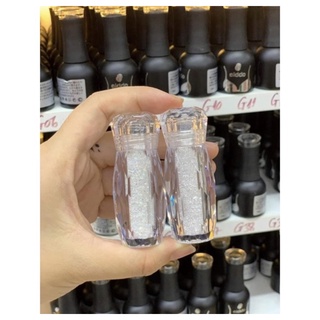 Đá rắc trắng nail
