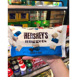 SOCOLA HERSHEY'S NUGGETS COOKIES N CREME WHITE CHOCOLATE WITH COOKIE BITS VÀNG XANH DƯƠNG - 12/23