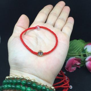 Vòng tay chỉ đỏ may mắn
