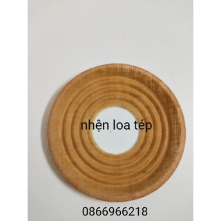 nhện loa 4 cm giá 10 c.