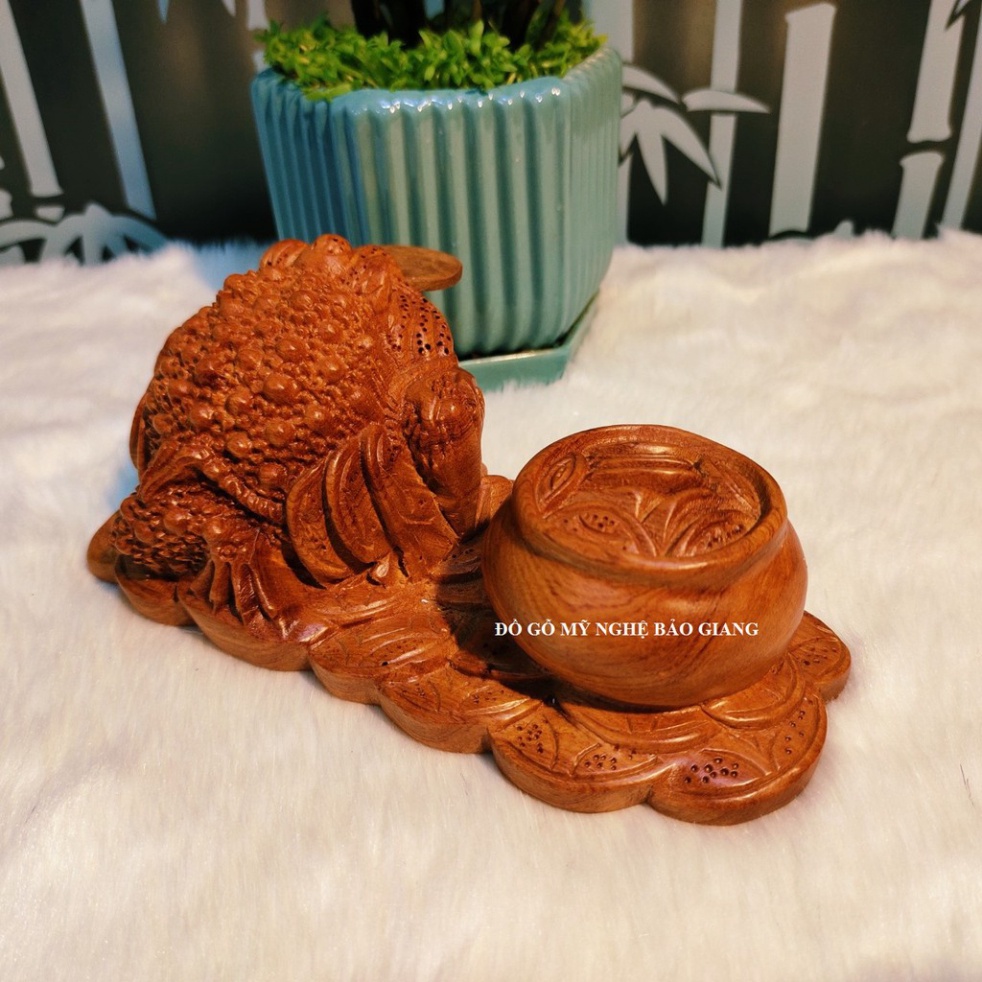 Tượng con cóc trấn chum vàng gỗ hương