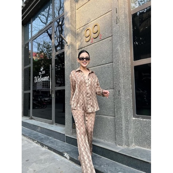 Set áo sơ mi vải lụa tơ in chữ hàng thiết kế đẹp, quần dây kéo có lót quần