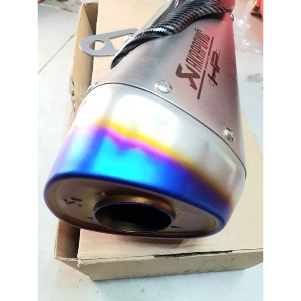 Pô AKRAPOVIC giá chưa gồm cổ.