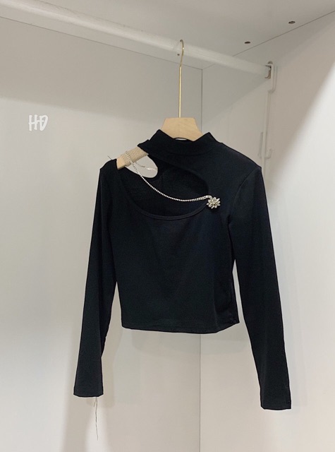 Áo thun khoét ngực kèm dây đá