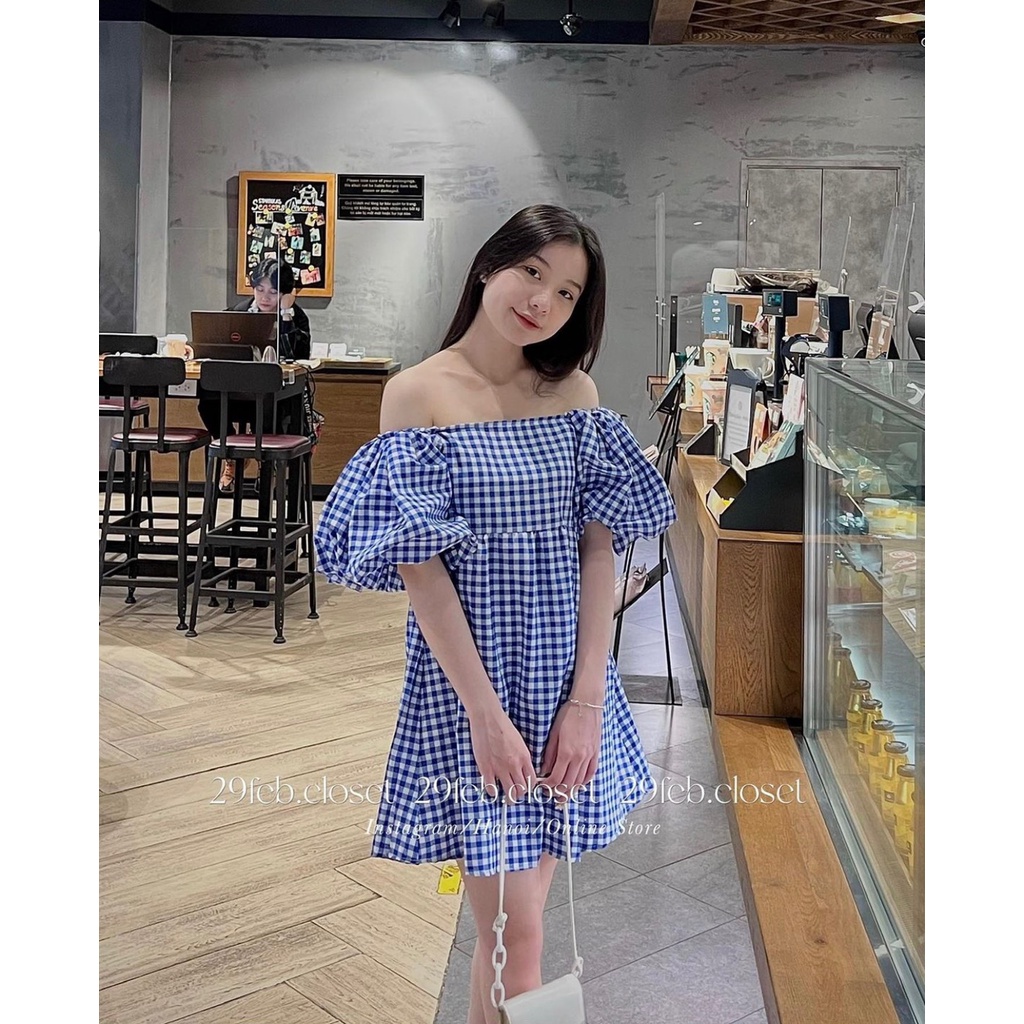 Váy caro sọc xanh trắng tay phồng hở vai