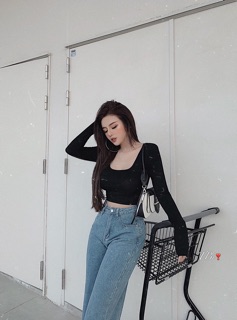 Áo thun cổ vuông