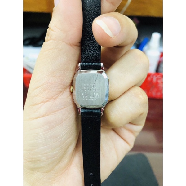 Đồng hồ nữ si nhật dáng tank hiệu Seiko