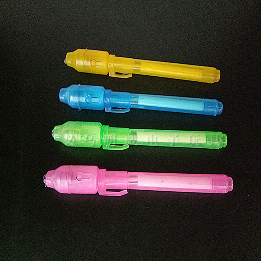 Bút tàng hình thần kì có đèn LED độc đáo