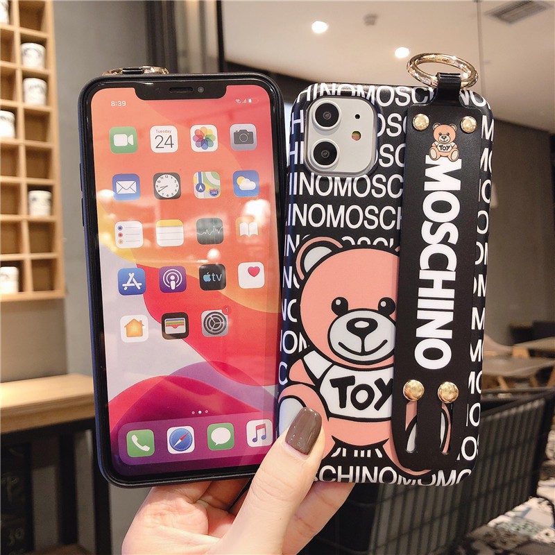 Ốp Điện Thoại In Hình Gấu Moschino Có Dây Đeo Tay Cho Iphone 11 12 Pro Xmax Xr 8plus I7 | BigBuy360 - bigbuy360.vn