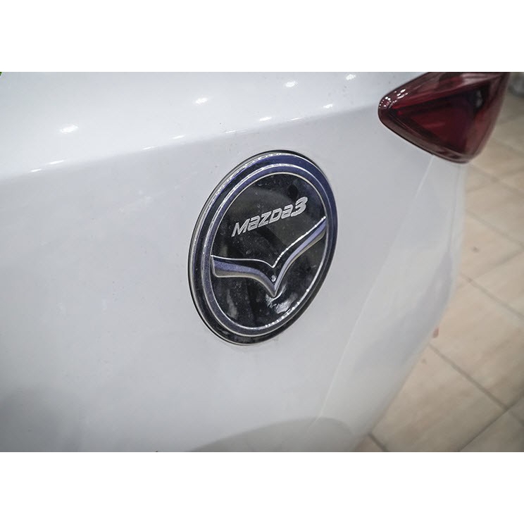 Ốp nắp bình xăng Mazda 3 2015-2019