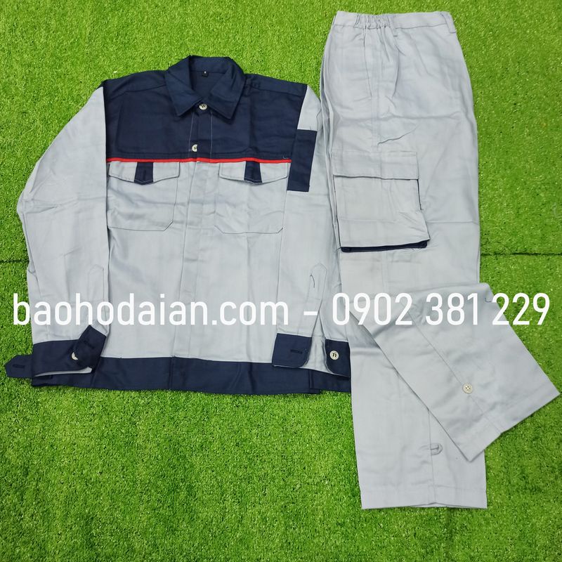 Quần áo bảo hộ lao động vải kaki 31 túi hộp ghi phối tím than lề đỏ - M14