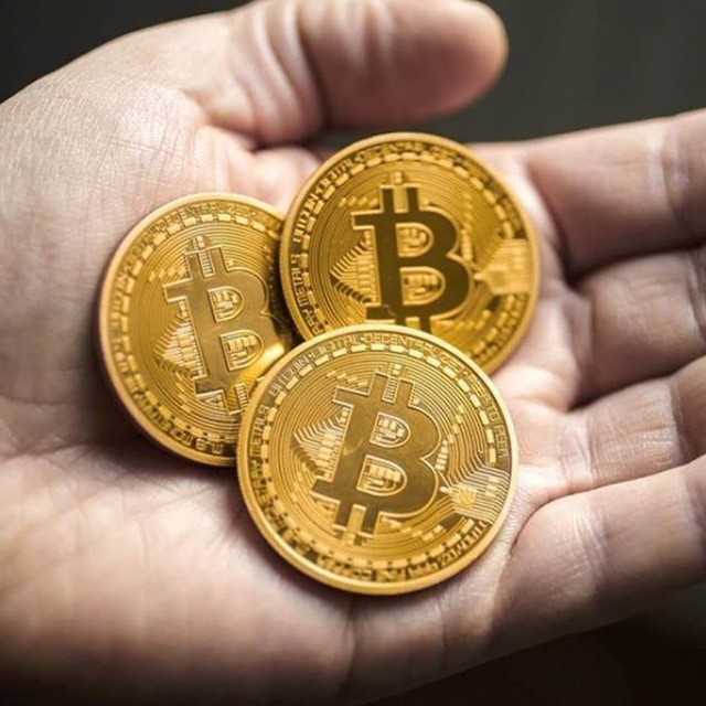 Đồng Bitcoin Mạ Vàng 24K