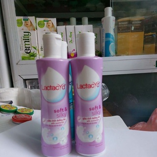 Dung dich vệ sinh phụ nữ Lactacyd soft & Silky