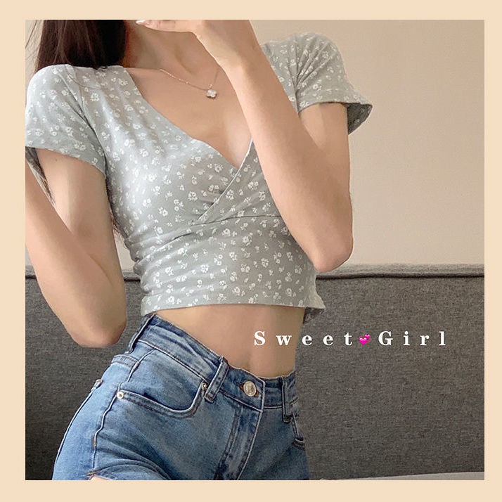  Áo croptop họa tiết hoa thời trang retro sành điệu