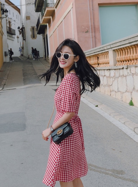 Váy kẻ karo cổ tim