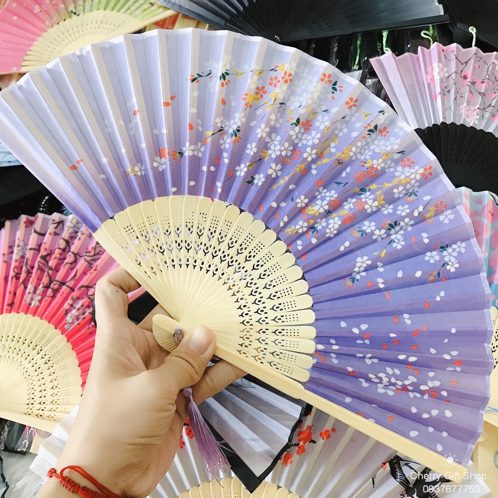 Quạt Cổ Trang Xếp Cầm Tay Quà Tặng Xinh Xắn Phong Cách Trung Quốc Vải Lụa