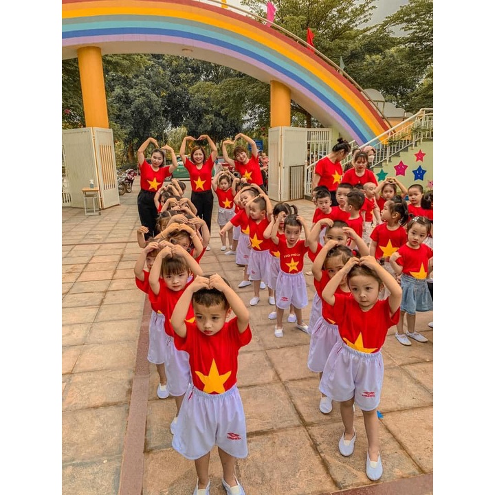 Sỉ áo cờ đỏ sao vàng cho trẻ em chất đẹp