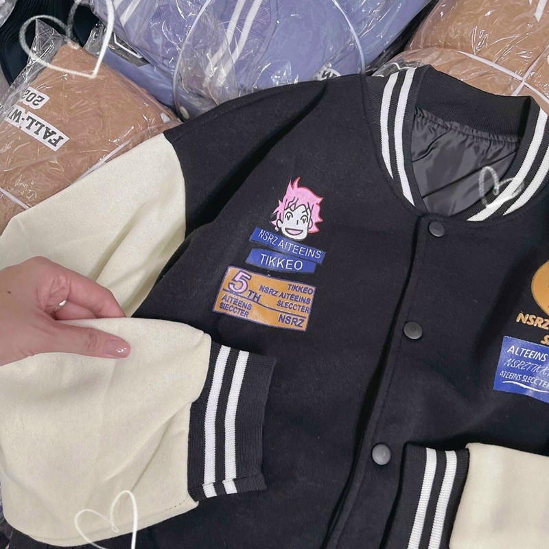 ÁO KHOÁC BÓNG CHÀY BOMBER ĐEN PHỐI TRẮNG SỌC THÊU STICKER KÈM ẢNH THẬT | BigBuy360 - bigbuy360.vn