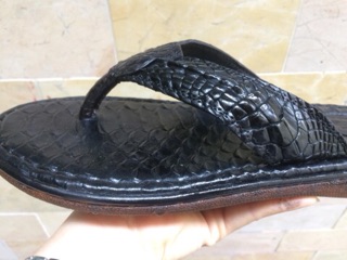 Dép da cá sấu