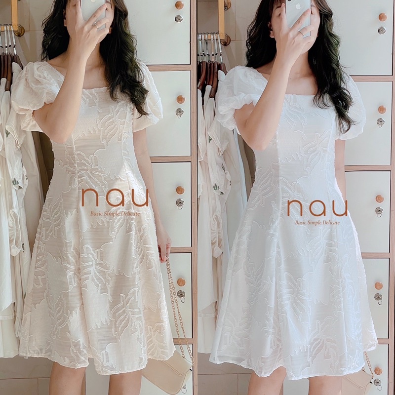 Đầm voan vân hoa nổi cổ vuông 2 màu nude/trắng