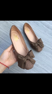 Giầy bệt nơ