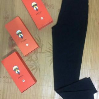 Quần hộp cam legging Fendi