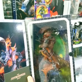 Mô hình NECA Rhino Alien