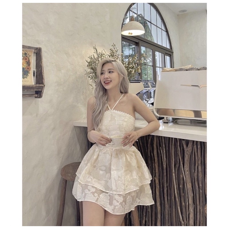 Đầm dây buộc cổ yếm xoè 3 tầng phối ren