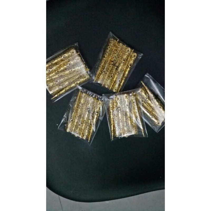 Trợ giá hộ chỉ móng tay cổ trang