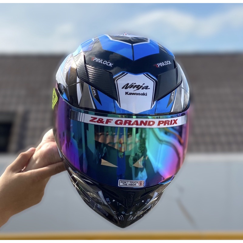 MŨ BẢO HIỂM ROYAL M138B ĐEN BÓNG LÊN TEM KAWASAKI XANH DƯƠNG CỰC ĐẸP, MUA 1 mũ  TẶNG 1 quà , BH 12 Tháng