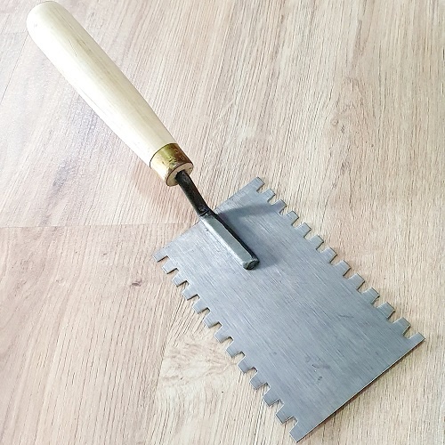 Dụng Cụ Bay Răng Cưa Vuông Song Song 2 Cạnh Dài Lưỡi Vuông 160x90mm Cán Gỗ