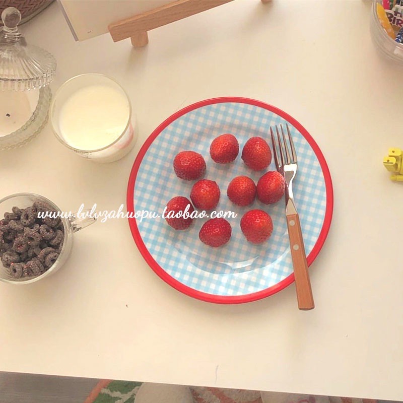 Đĩa nhựa Meca kẻ caro và chấm bi phong cách Bắc Âu decor vintage