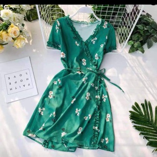 Váy hoa xanh vạt chéo
