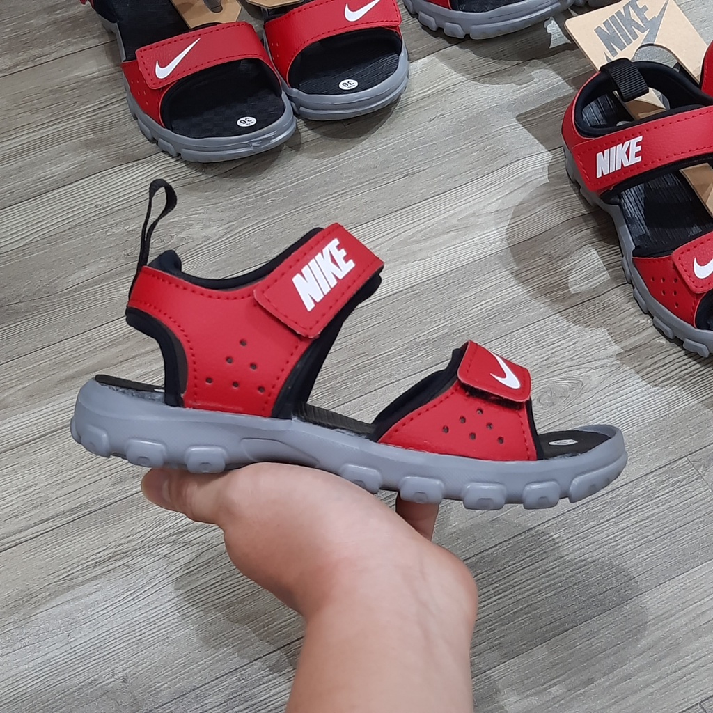 giày trẻ em quai hậu xăng đan nike màu đỏ